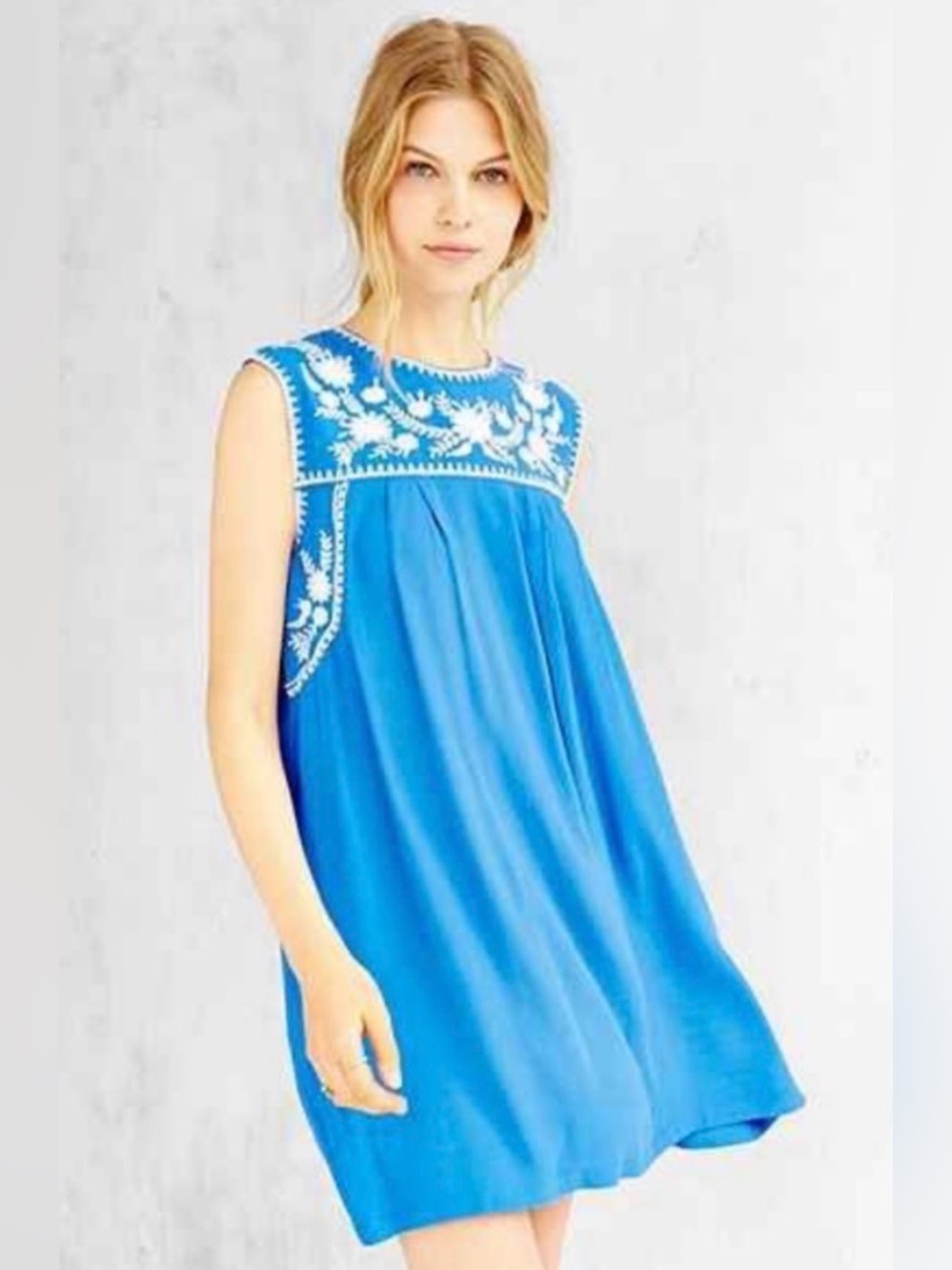 Little White Lies Embroidered Mini Shift Dress size M